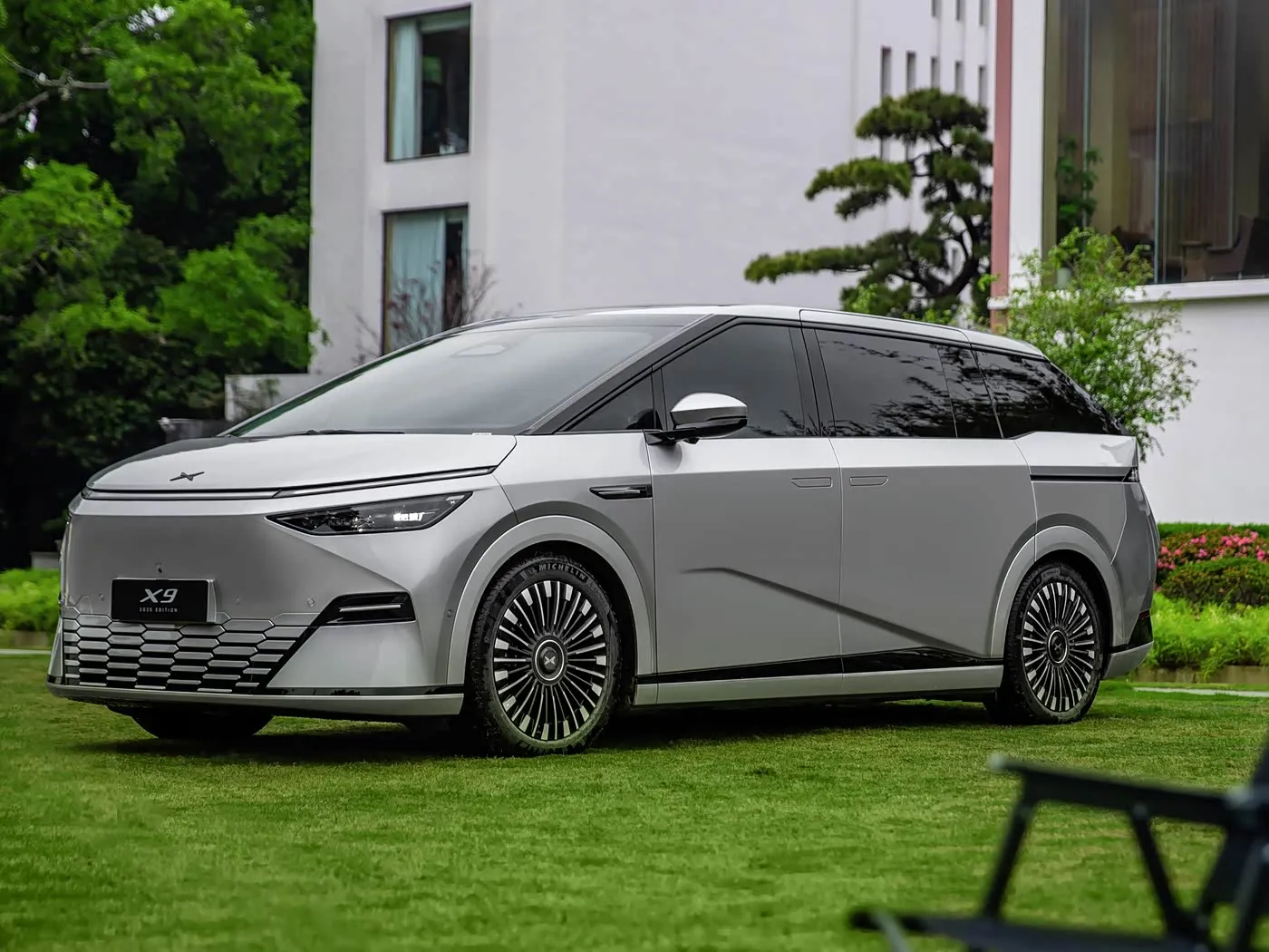 Xpeng X9 Desks Live MPV SUV SUN SUN SUN SEAD Нархи рақобатпазирии сабуки барқ