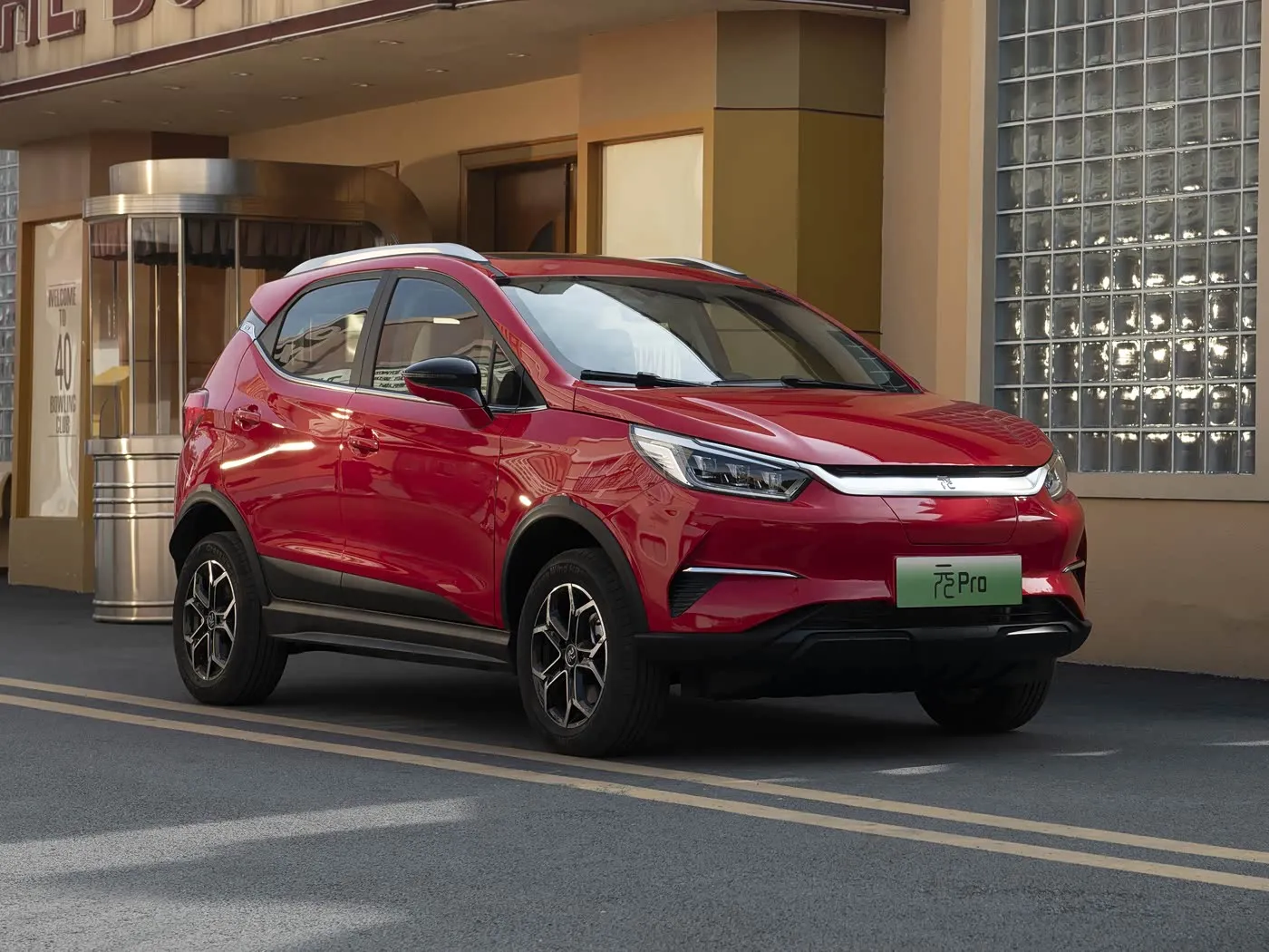 BYD Yuan Pro SUV Luxury Electric SUV 320KM Хусусиятҳои пешрафта барои ронандагии шаҳрӣ як мошини нави энергетикӣ