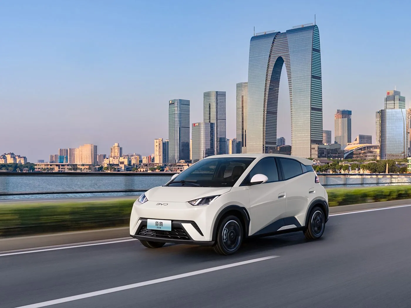 BYD Seagull EV Хэтчбек Мини Smart SUV чархи пеши бо камераи қафо Мошини нави энергетикӣ, ки бо литий фурӯхта мешавад
