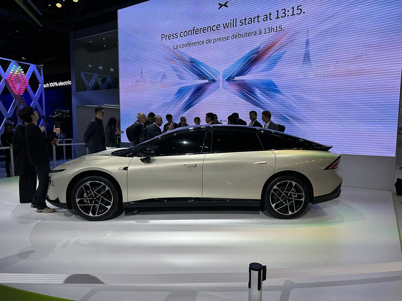 Нашри маҳдуд EV XPING P7 + 5-нишеби нишасти холиси матни холисии Collack Contrance 685KM MAX Travel Trans Teply Travel Trade Travel Hand Temper Heal Temper