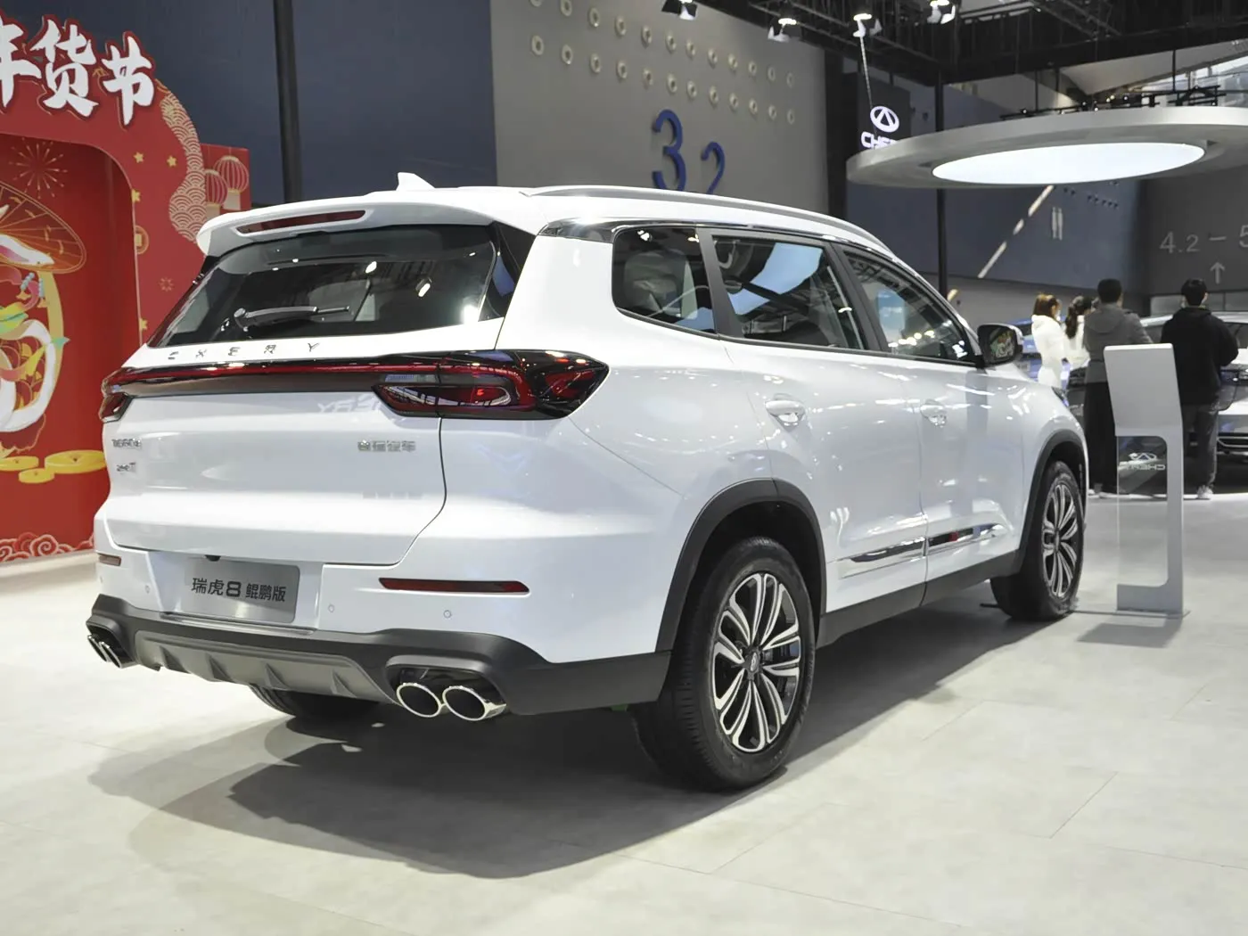 Шер Рей Лиху8 Тиго SUV SUV SUR SUR SUR HOLDER EUR EUR R18 НИГОҲ ДИГАР НИГОҲ ДОРАД