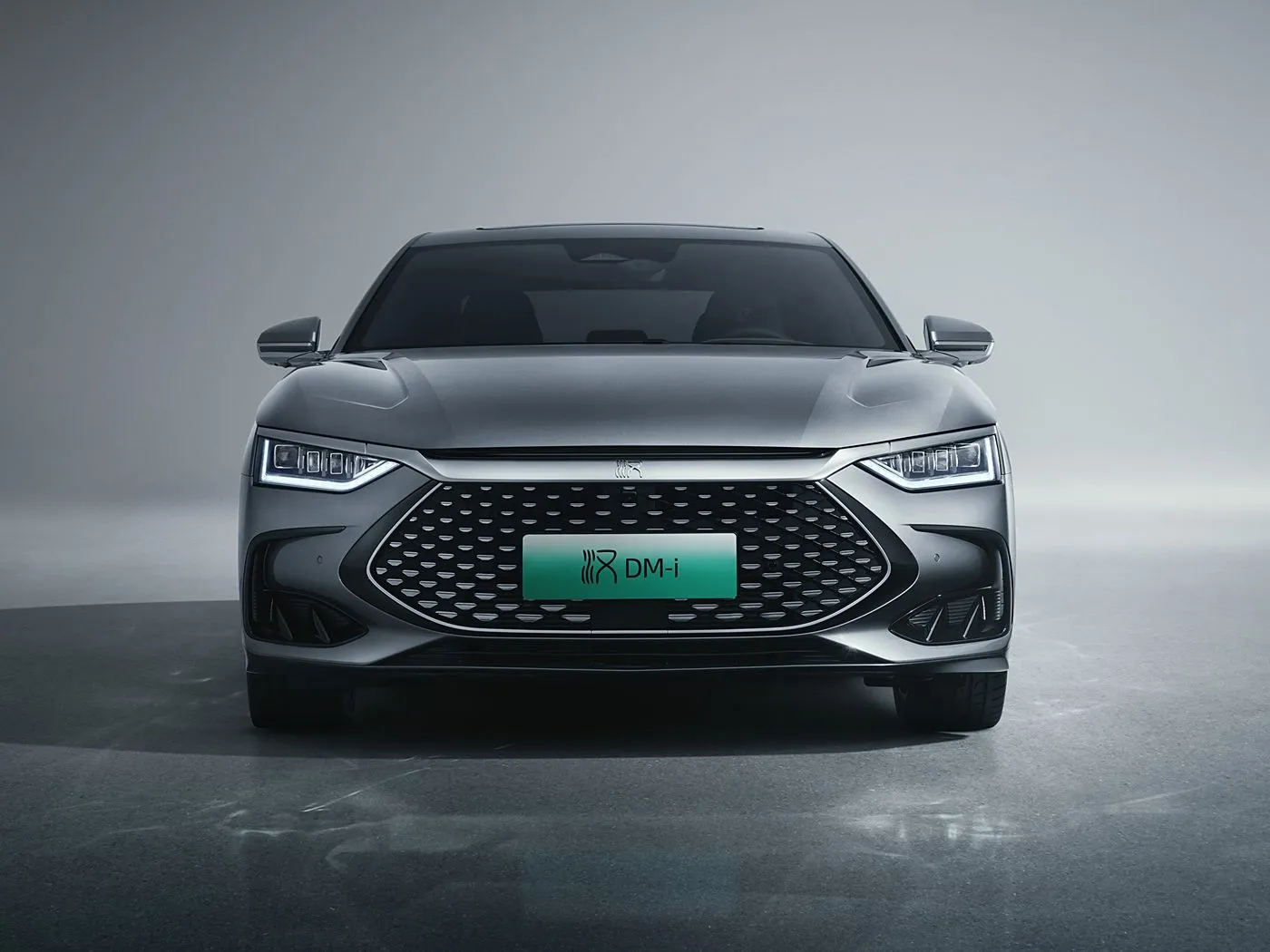 Byd han ev / dm-i истеҳсоли боҳашамат бо қудрати дугона ва канораҳои нав