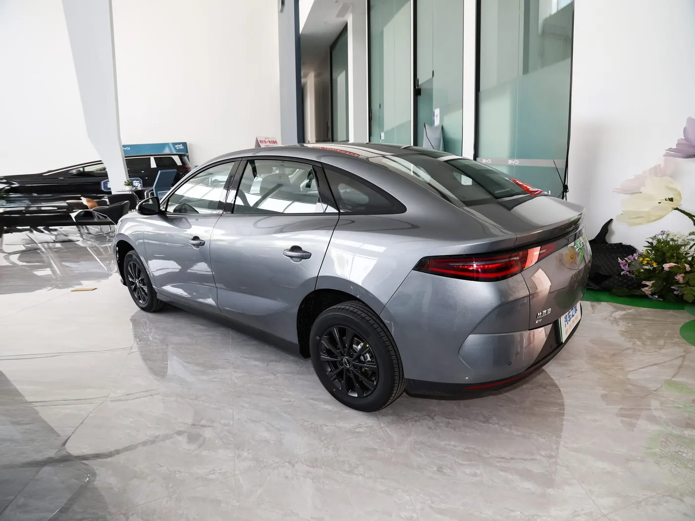 Модели нав аз ҷониби E7 EV MO ER MOW 150 км / соат