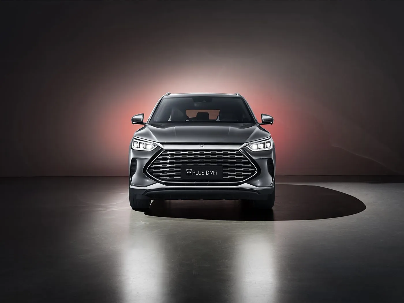 BYD Song Plus SUV худкори AWD бо камераи паси курсиҳои чармии гибридии сӯзишвории рули чап