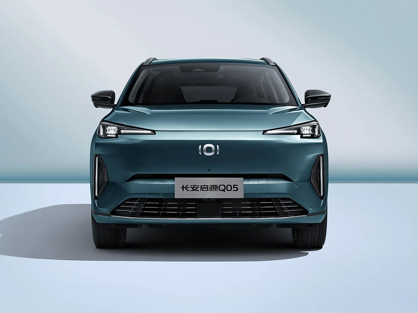 Changan NEVO Q05 гибридии электрикии SUV қуттии худкори 5-дари 5-курсии чармии дохилии чап аз чап