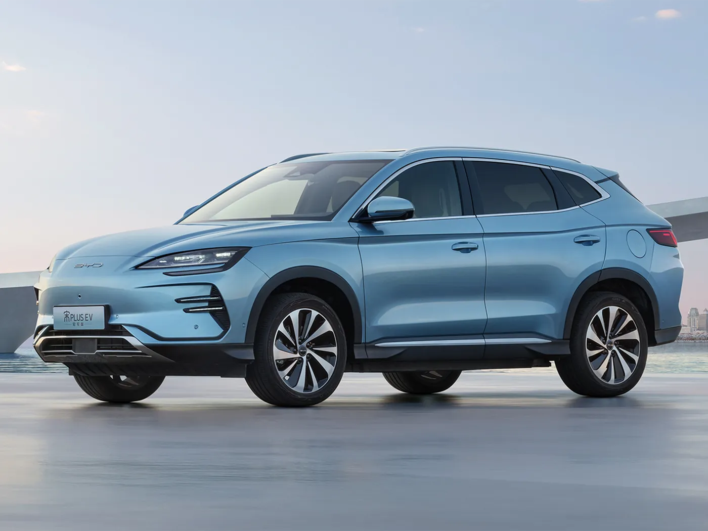 BYD Song Plus SUV худкори AWD бо камераи паси курсиҳои чармии гибридии сӯзишвории рули чап