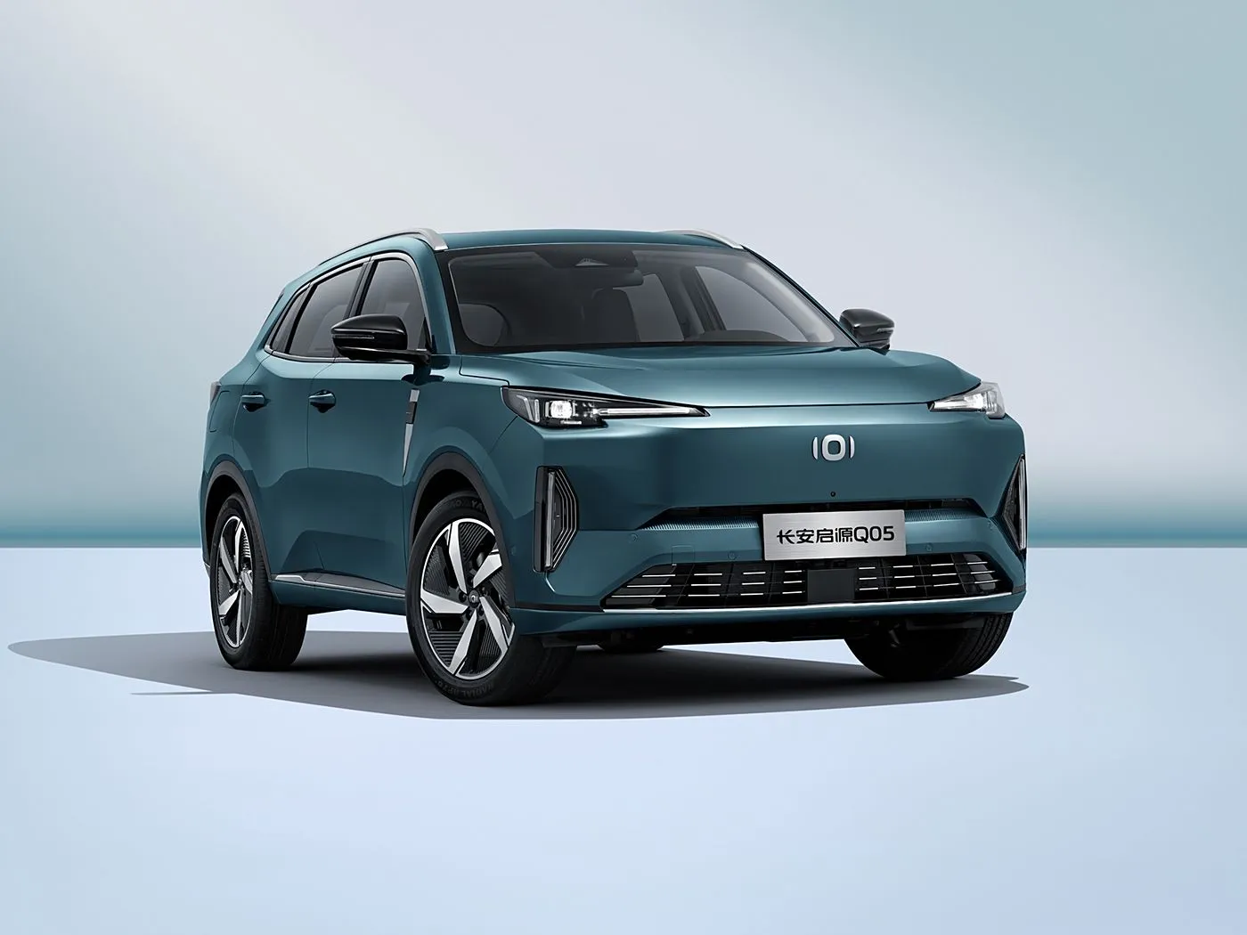 Changan NEVO Q05 гибридии электрикии SUV қуттии худкори 5-дари 5-курсии чармии дохилии чап аз чап