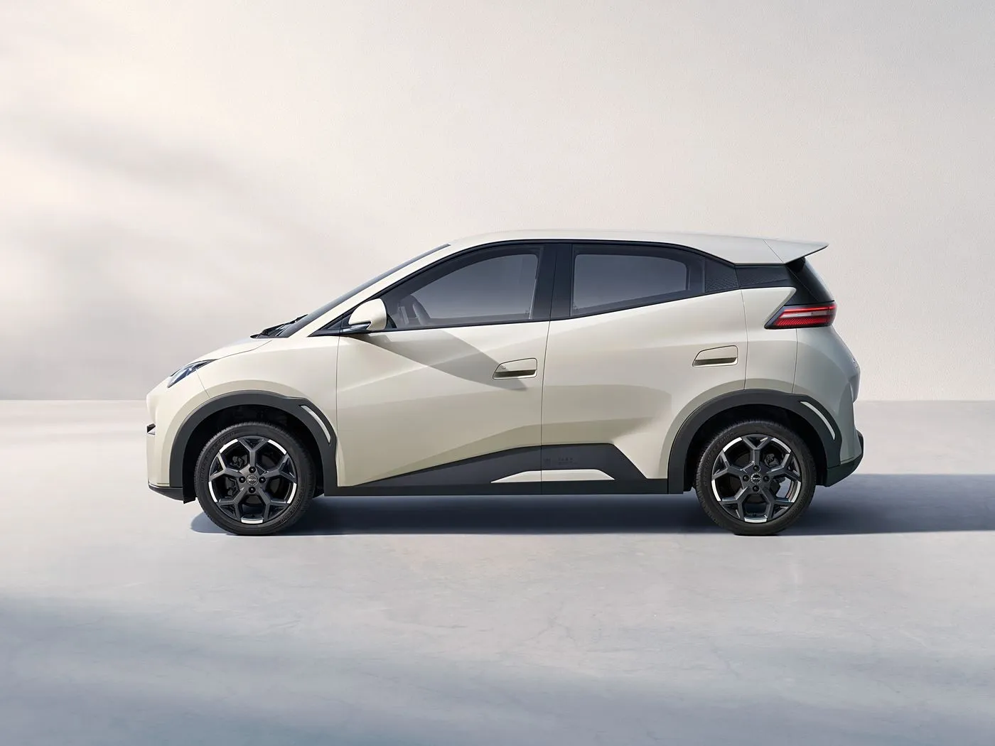 BYD Seagull EV Хэтчбек Мини Smart SUV чархи пеши бо камераи қафо Мошини нави энергетикӣ, ки бо литий фурӯхта мешавад