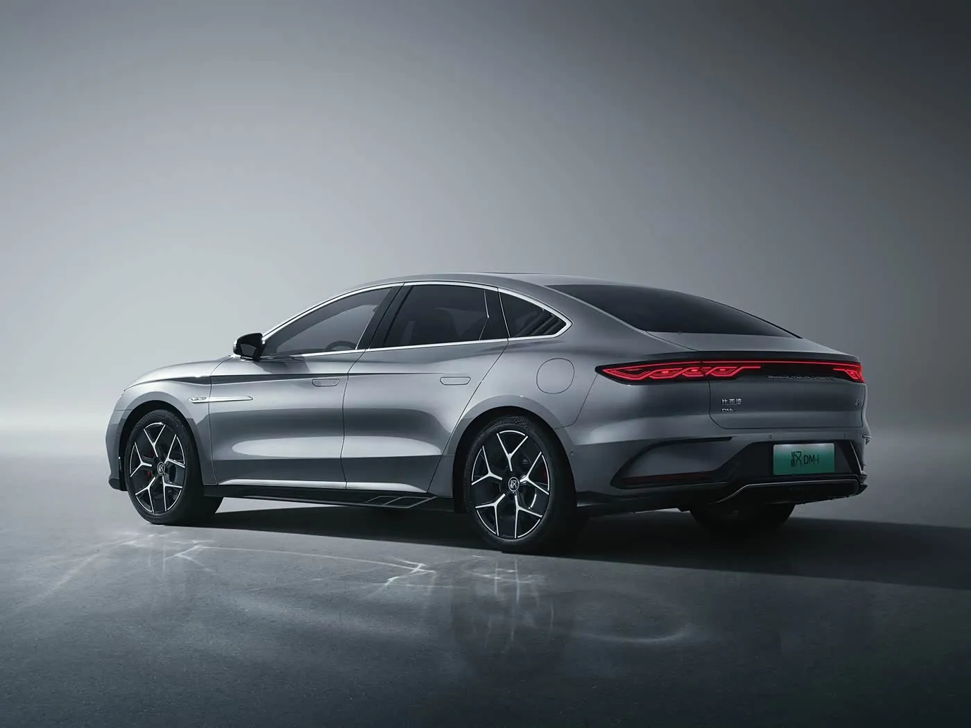 Byd han ev / dm-i истеҳсоли боҳашамат бо қудрати дугона ва канораҳои нав