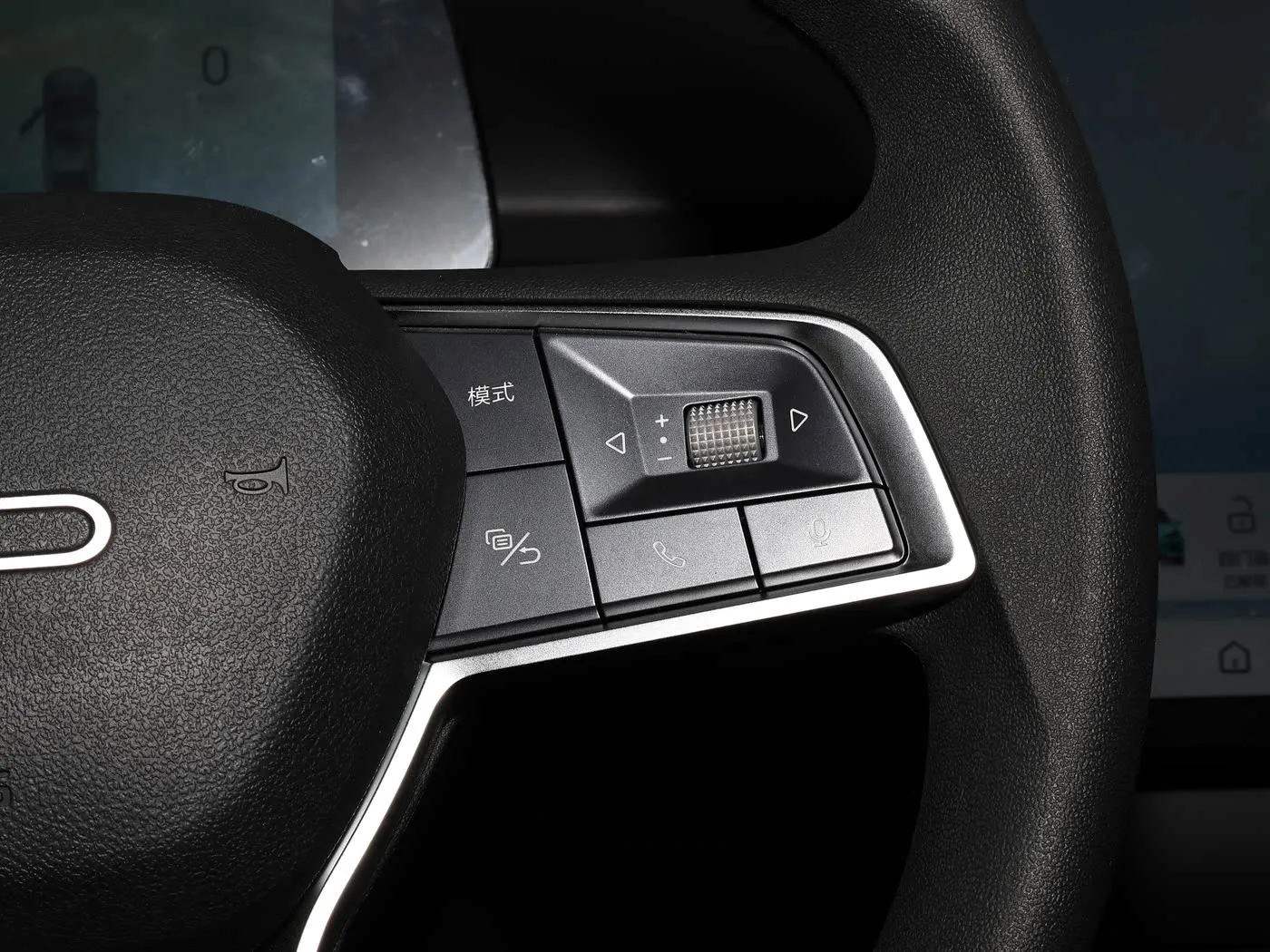 Модели нав аз ҷониби E7 EV MO ER MOW 150 км / соат